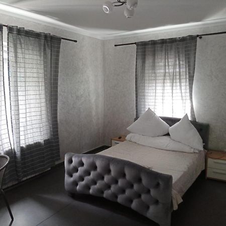 Cataleya Caffee Hostel Rădăuţi Εξωτερικό φωτογραφία